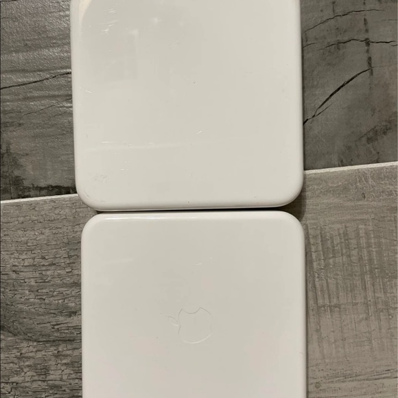 Empty Apple Iwatch case in white - Picture 4 of 5